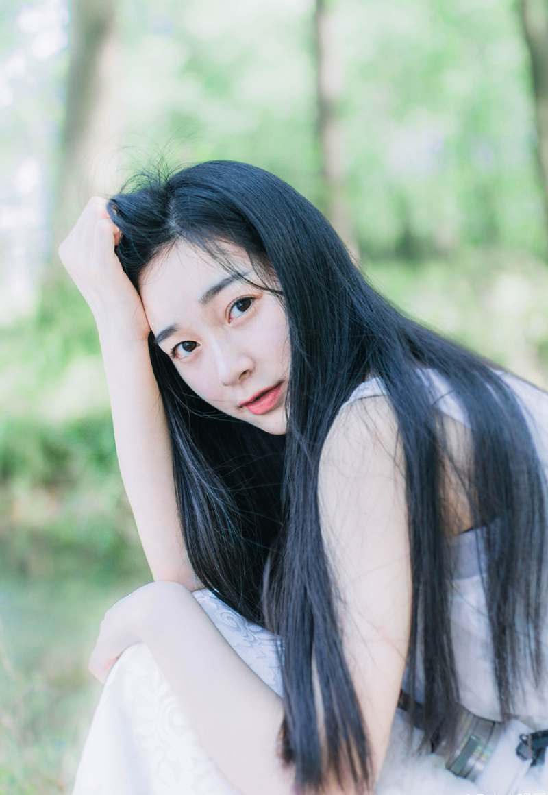“把船拉过来。”吕蒙很快带着人马来到江岸边，看着自行飘荡的楼船，吕蒙皱了皱眉，沉声道。